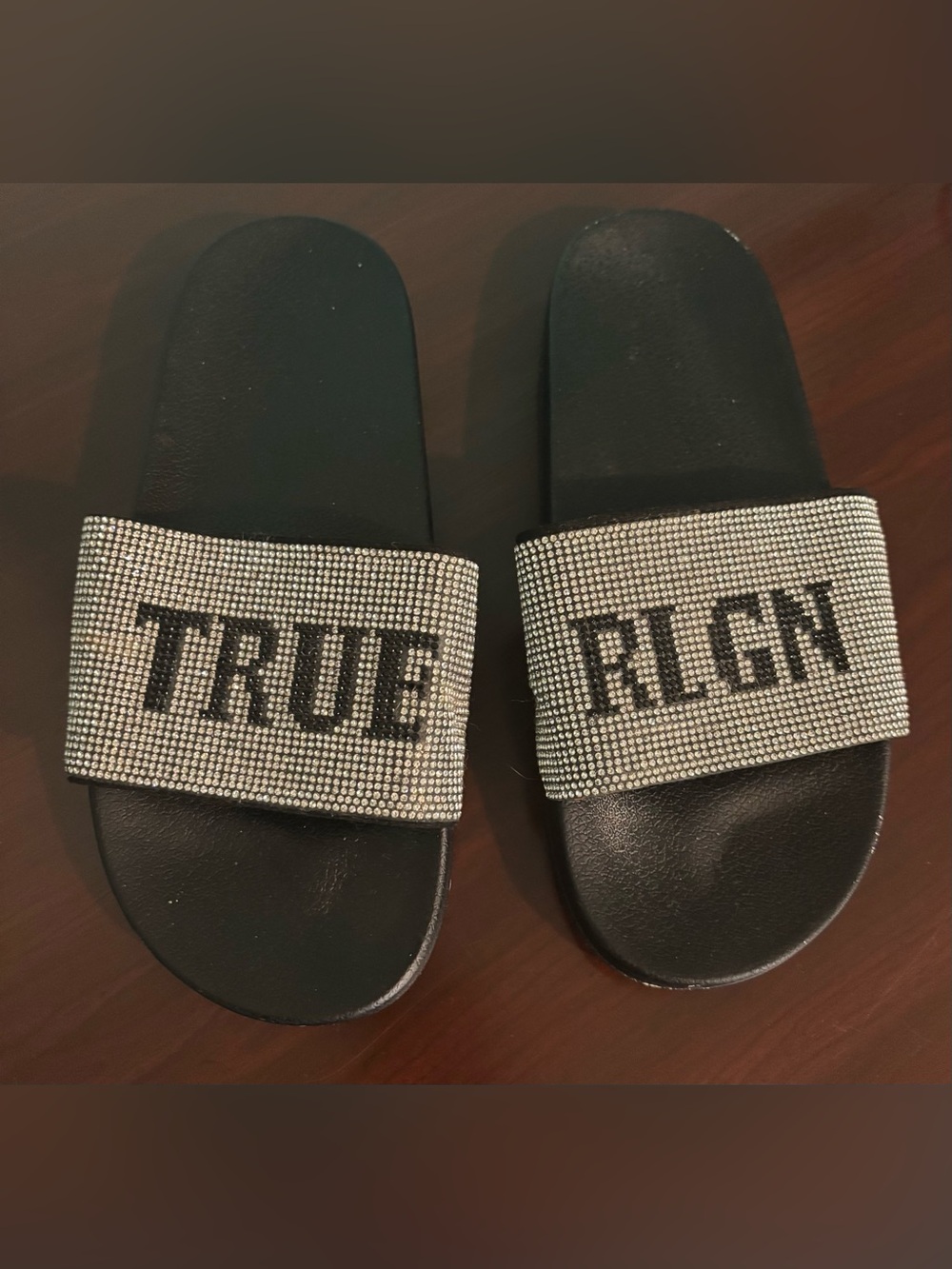 True Religion "TRUE RLGN" Meyer Slides Womens Sz 9 Silver Black Bling Sparkle